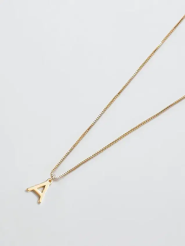 Collier Admiral Row avec initiale délicate en or