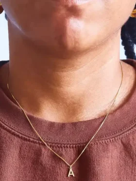 Collier Admiral Row avec initiale délicate en or