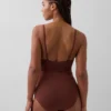 Combinaison de bain croisée à découpes