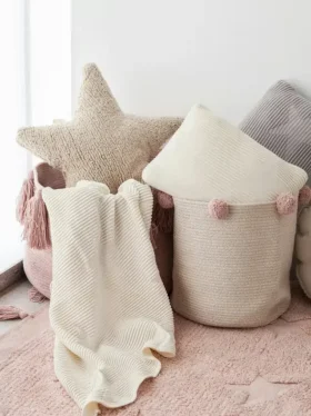 Coussin « Star » beige de Lorena Canals