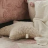 Coussin « Star » beige de Lorena Canals