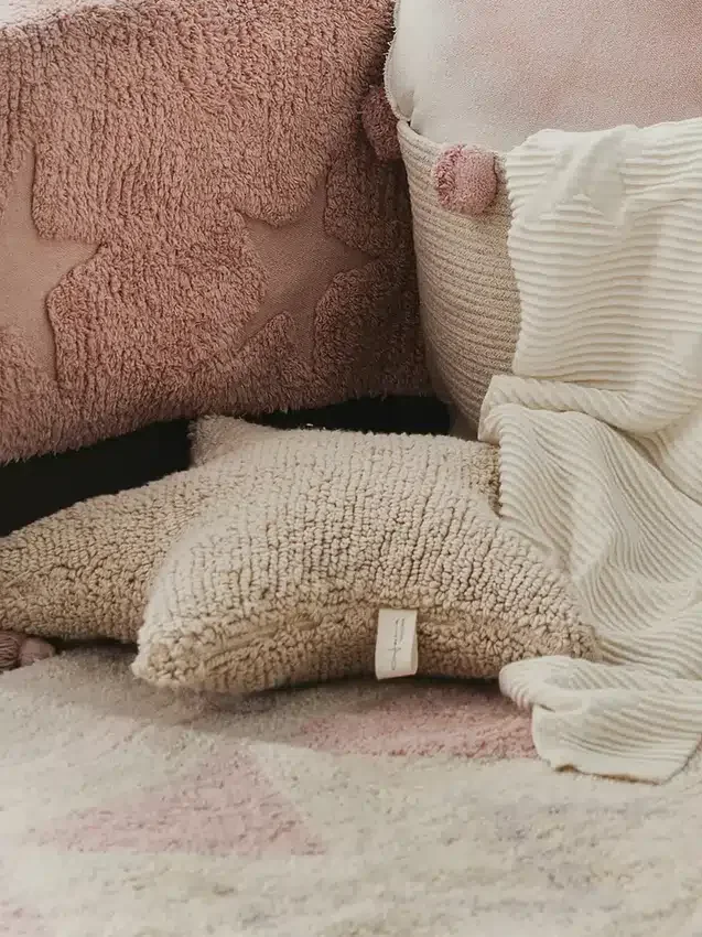Coussin « Star » beige de Lorena Canals