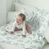 Couverture pour bébé en bambou « Spring Toile » de The Gilded Bird
