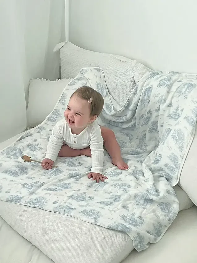 Couverture pour bébé en bambou « Spring Toile » de The Gilded Bird