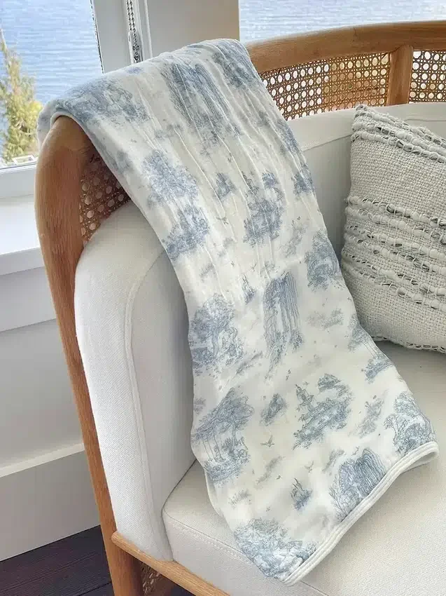 Couverture pour bébé en bambou « Spring Toile » de The Gilded Bird