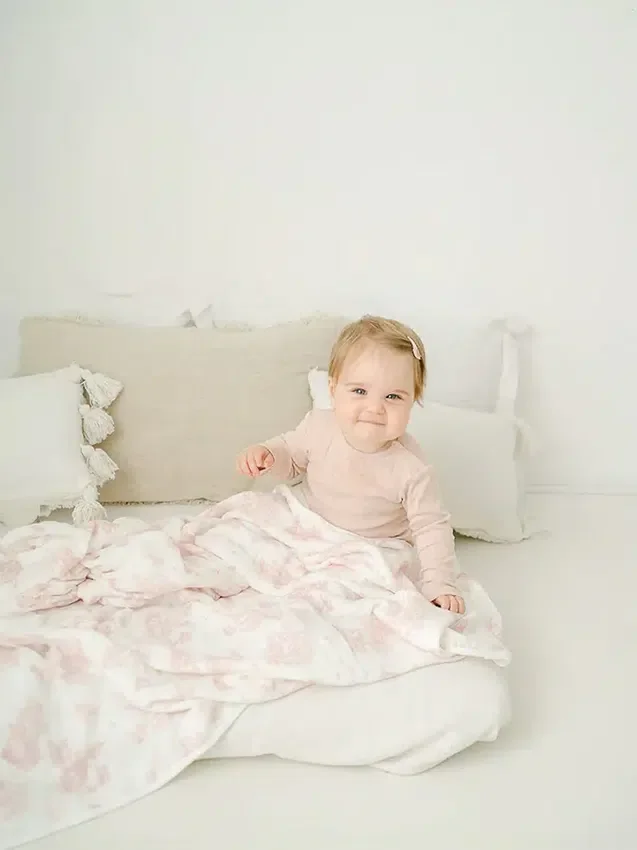 Couverture pour bébé en bambou « Spring Toile » de The Gilded Bird