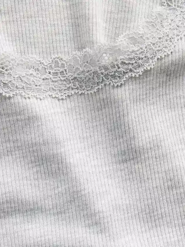 Débardeur de pyjama à fines côtes et bordure en dentelle