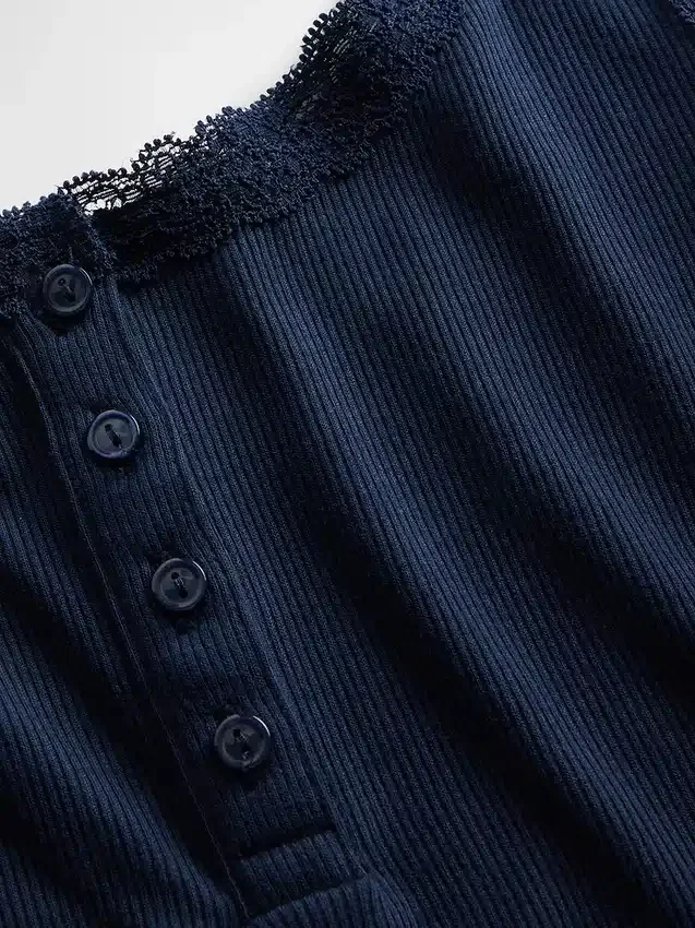 Débardeur de pyjama Henley en dentelle à mini-côtes