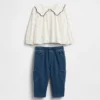 Ensemble bébé composé d’un haut à col et d’un pantalon à enfiler