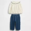 Ensemble bébé composé d’un haut à col et d’un pantalon à enfiler