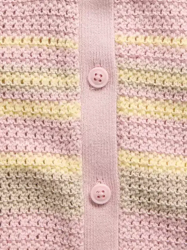 Ensemble bébé : gilet et short en maille rayée au crochet