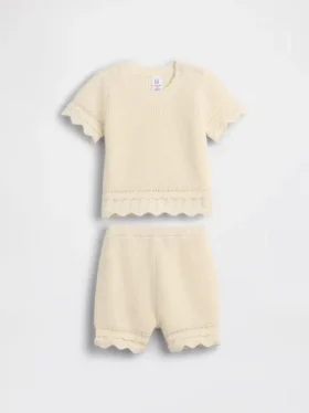 Ensemble pour bébé en crochet
