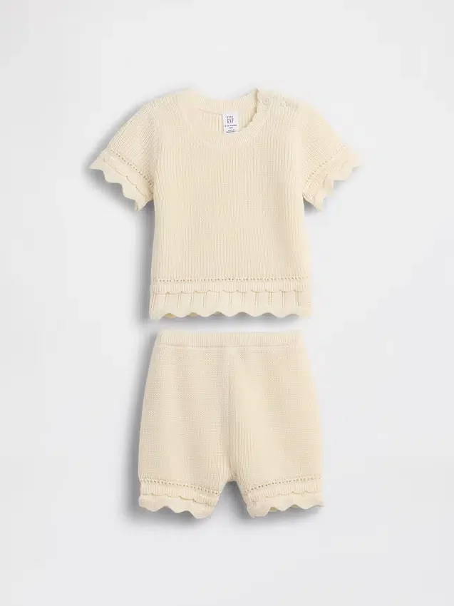 Ensemble pour bébé en crochet