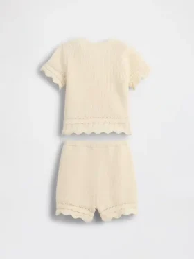 Ensemble pour bébé en crochet