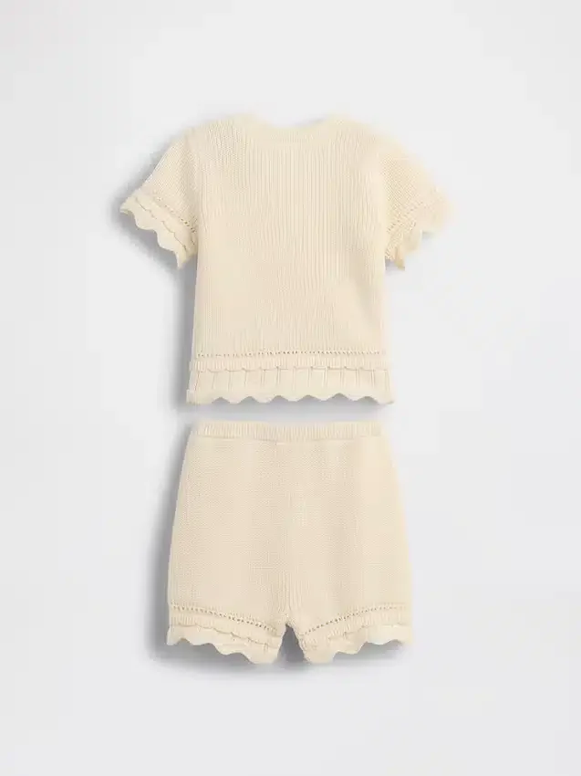 Ensemble pour bébé en crochet