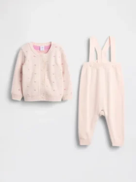 Ensemble pull et salopette pour bébé