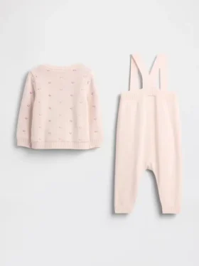 Ensemble pull et salopette pour bébé