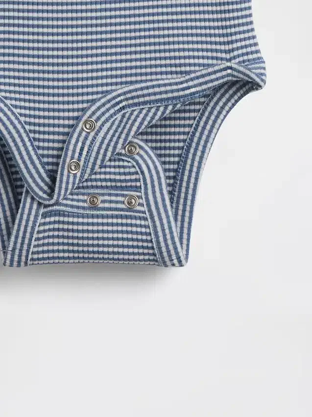 Ensemble short « Grow-With-Me » en maille finement côtelée pour bébé