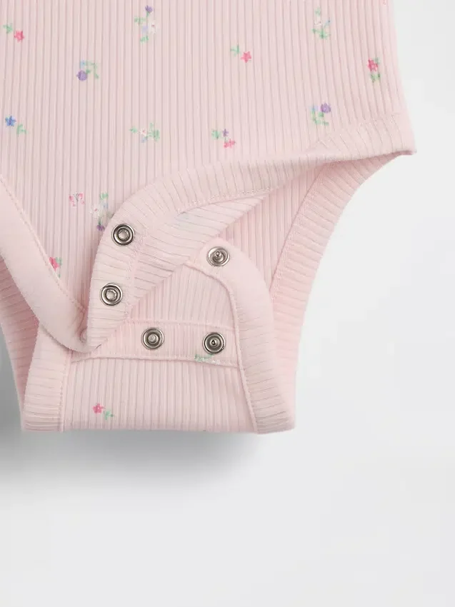 Ensemble short « Grow-With-Me » en maille finement côtelée pour bébé