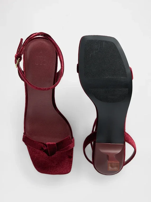 Escarpins à talons bobines, bout ouvert et lanières avec nœud en velours