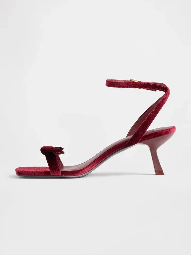 Escarpins à talons bobines, bout ouvert et lanières avec nœud en velours