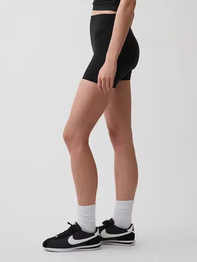 GapFit Smooth Bike Shorts 4"
