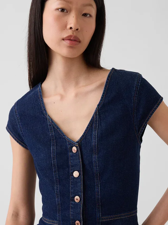 Haut ajusté en denim à manches courtes et bas à basque