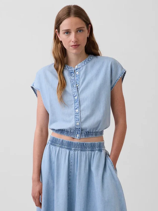 Haut court en denim à manches courtes et boutons sur le devant