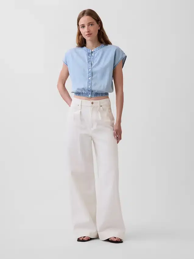 Haut court en denim à manches courtes et boutons sur le devant