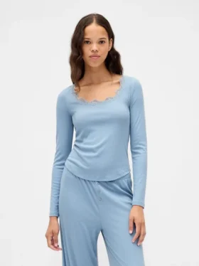 Haut de pyjama à fines côtes et bordure en dentelle