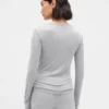 Haut de pyjama à fines côtes et bordure en dentelle