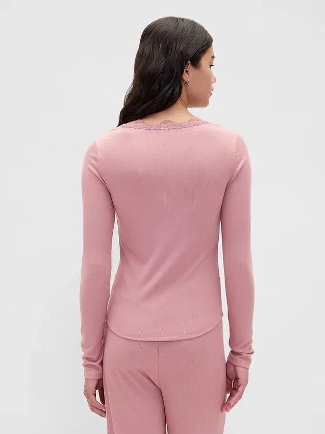 Haut de pyjama à fines côtes et bordure en dentelle