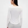 Haut de pyjama à fines côtes et bordure en dentelle