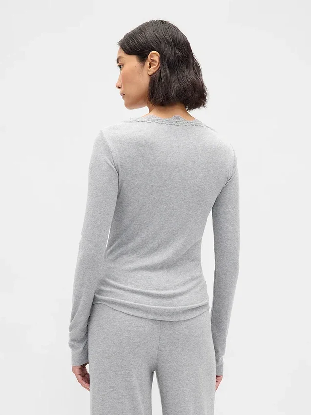 Haut de pyjama à fines côtes et bordure en dentelle