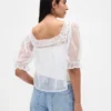 Haut en tulle transparent brodé