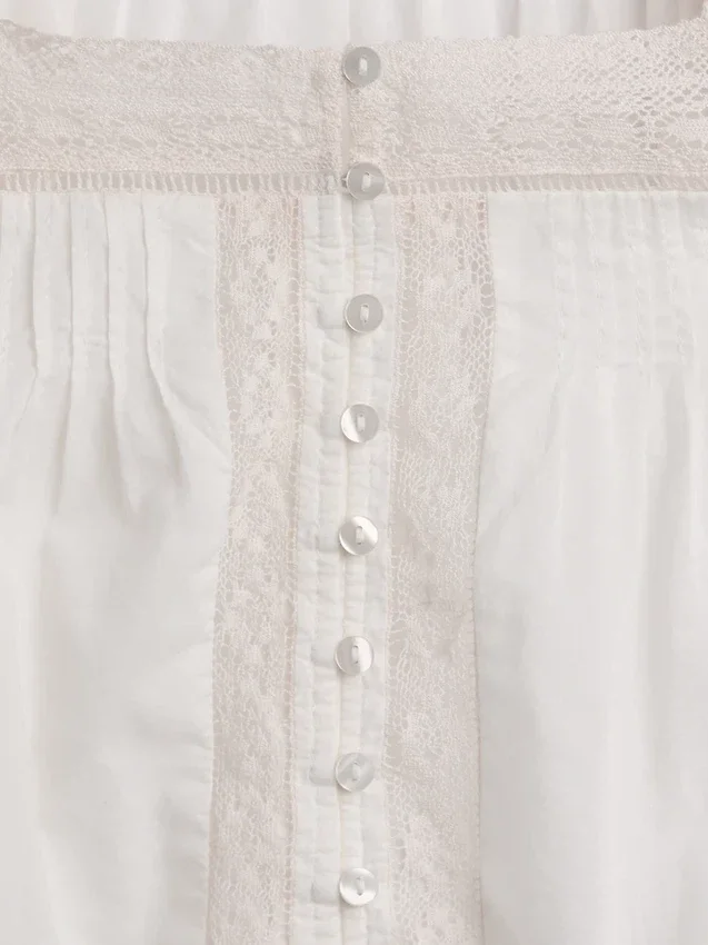 Haut à encolure carrée et bordure en dentelle