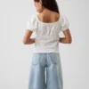 Haut à manches bouffantes et bordures en dentelle pour enfants