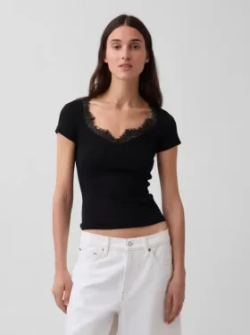 Haut moderne à bordures en dentelle