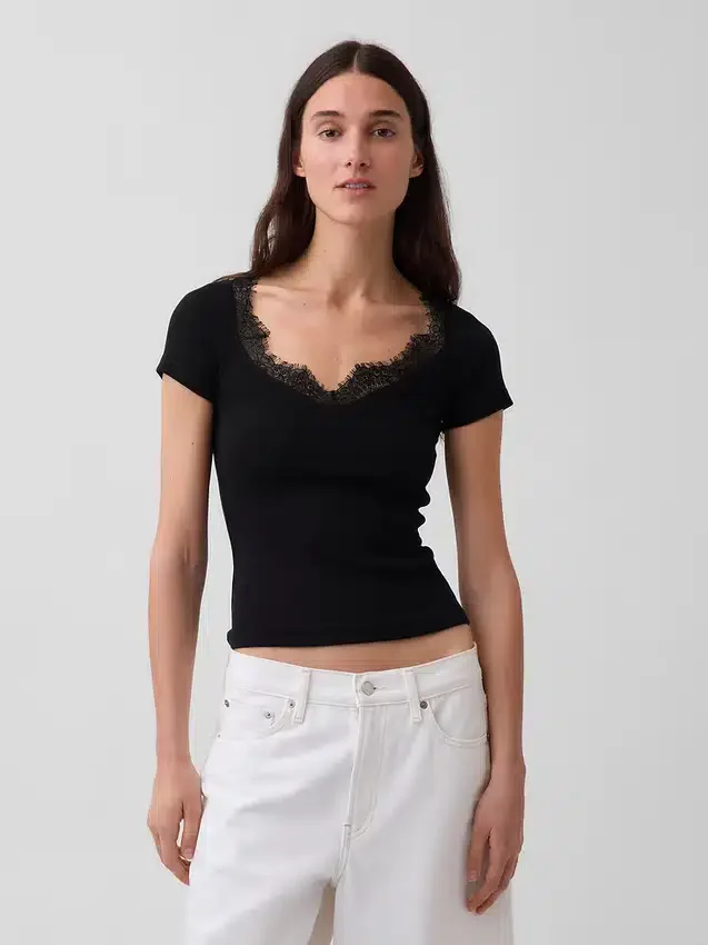 Haut moderne à bordures en dentelle