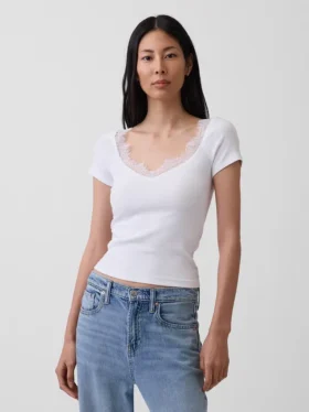 Haut moderne à bordures en dentelle
