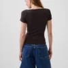 Haut moderne à bordures en dentelle