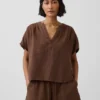 Haut oversize à encolure fendue en gaze de coton