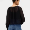 Haut transparent à boutons sur le devant