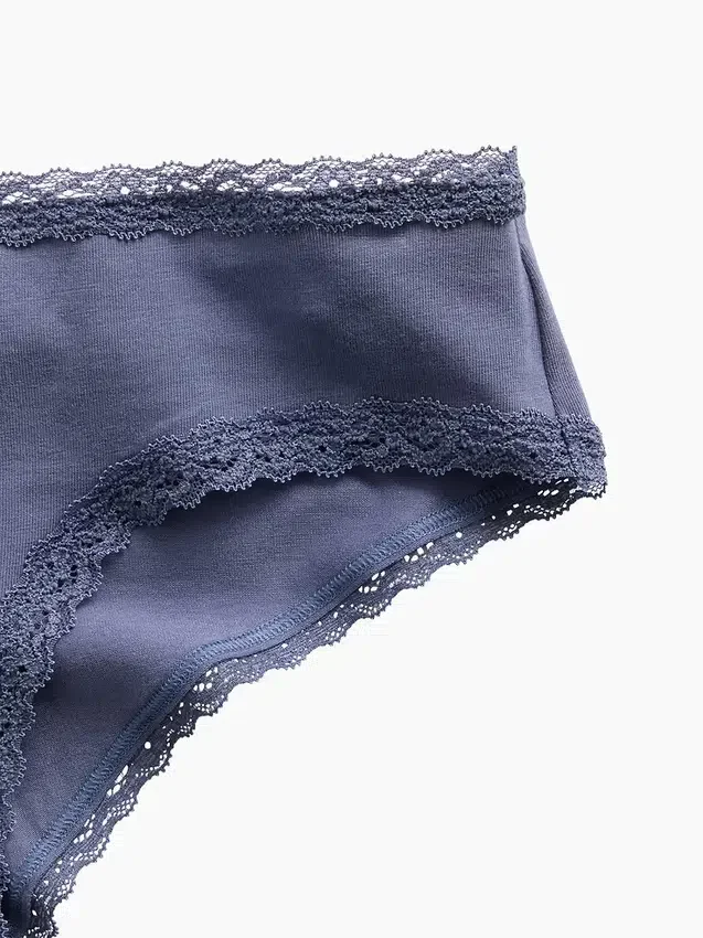 Hipster « cheeky » ultra-doux en coton stretch bio avec bordure en dentelle
