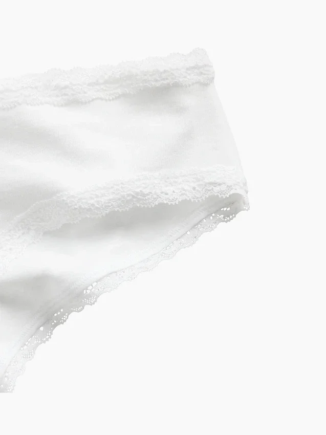 Hipster « cheeky » ultra-doux en coton stretch bio avec bordure en dentelle