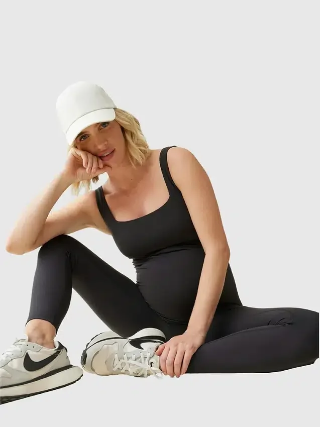 Ingrid et Isabel : combinaison de sport longue noire pour la maternité