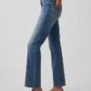 Jean court taille basse, long et ajusté
