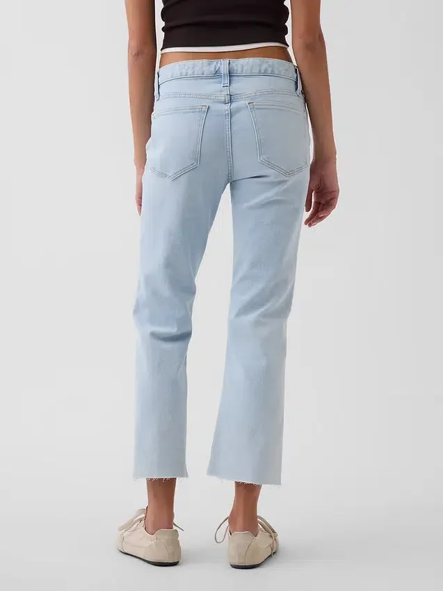 Jean court taille basse, long et ajusté