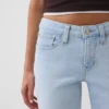 Jean court taille basse, long et ajusté