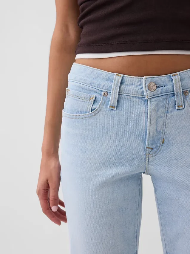 Jean court taille basse, long et ajusté